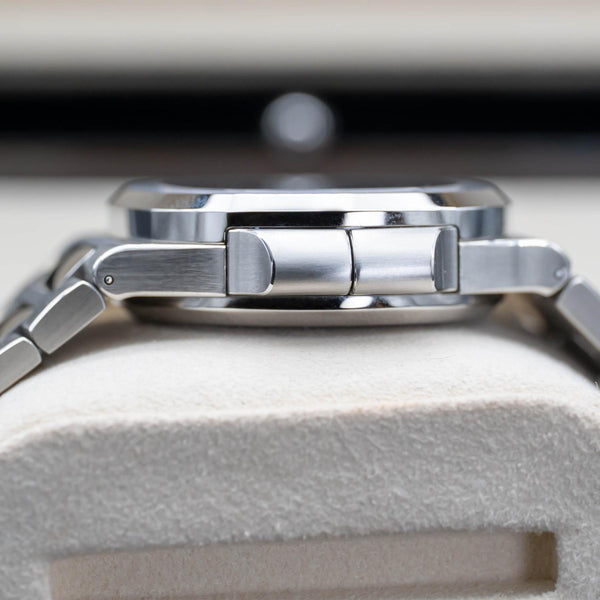 Side profile of Patek Philippe Nautilus Travel Time 5990/1A case