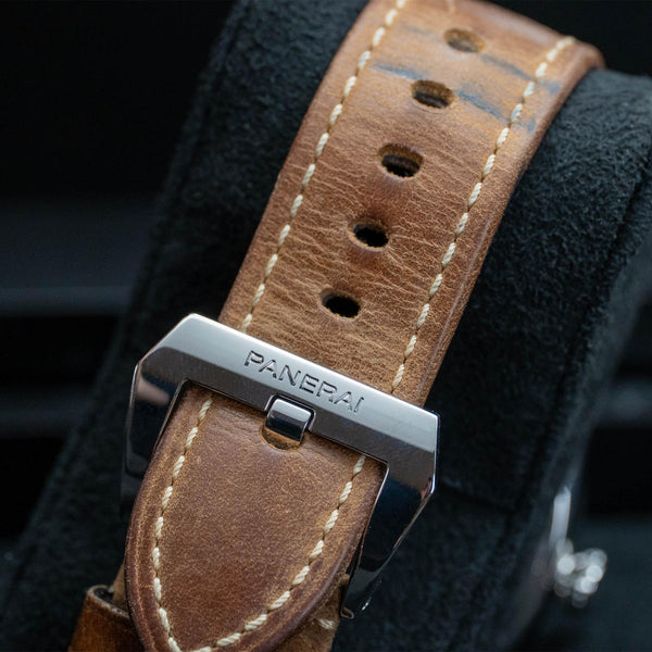 Panerai Radiomir 3 Days 47mm PAM00425 strap and buckle detail