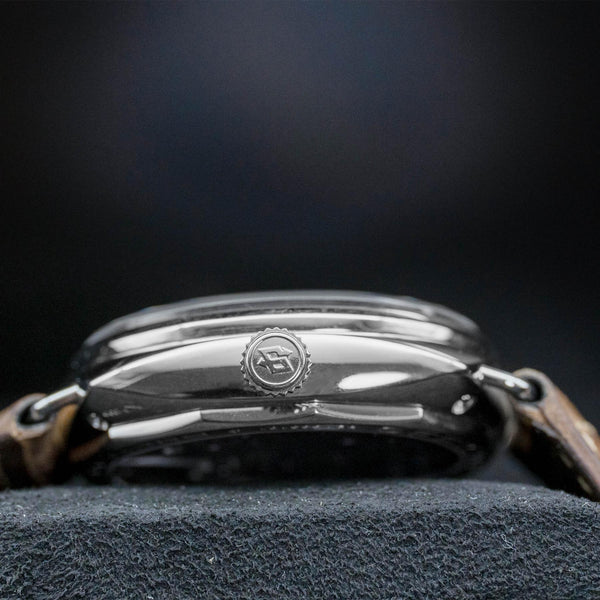 Opposite side view of Panerai Radiomir 3 Days 47mm PAM00425 case