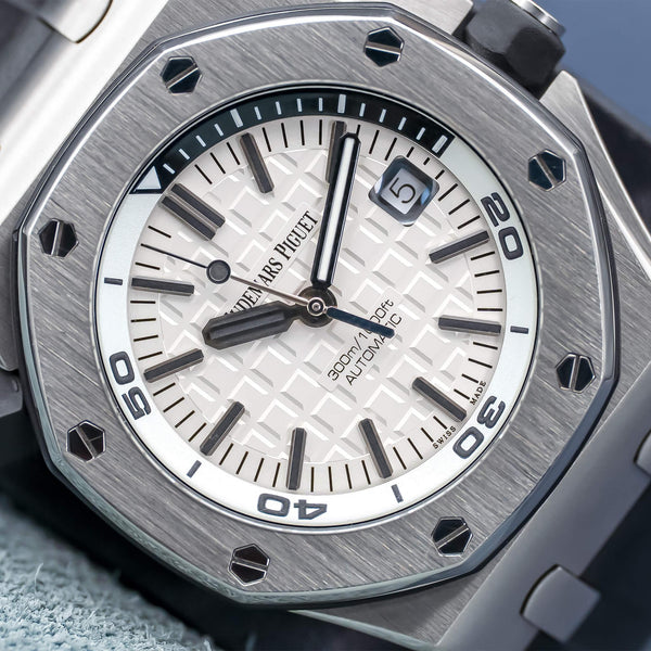 Audemars Piguet Royal Oak Offshore Diver 15710ST 42mm Box & Papers