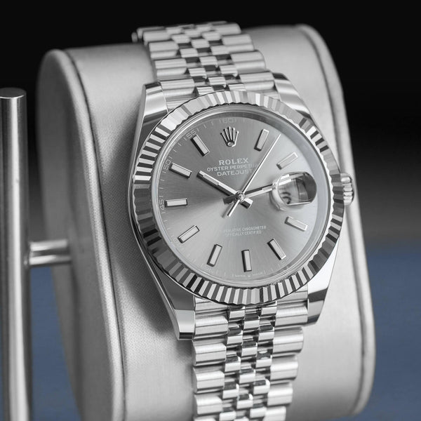Angled view with reflection of Rolex Datejust 126334 “Rhodium” Dial