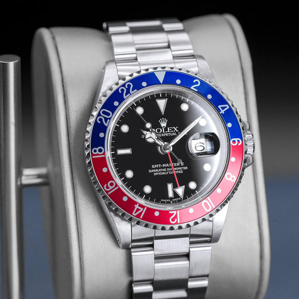 Angled view with reflection of Rolex GMT Master II 16710 “Pepsi”