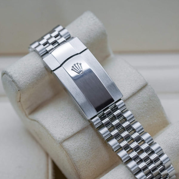 Rolex Datejust 126334 “Rhodium” Dial strap and buckle detail