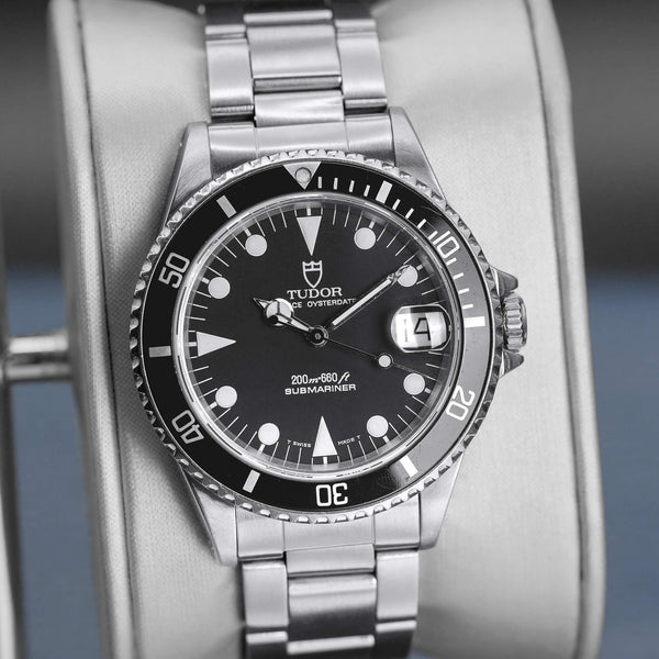 Central view of Tudor Submariner 75090 Black Dial