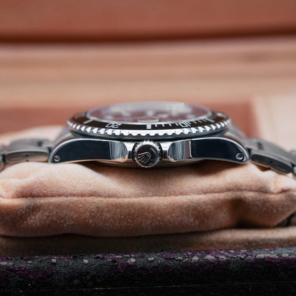 Side profile of Tudor Submariner 75090 Black Dial