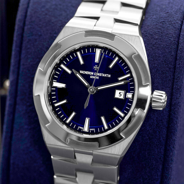 Close-up opposing view of Vacheron Constantin Overseas 4600V Womens Blue Dial