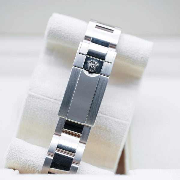 Rolex Daytona “Blue John Mayer” 116509 White Gold strap and buckle detail