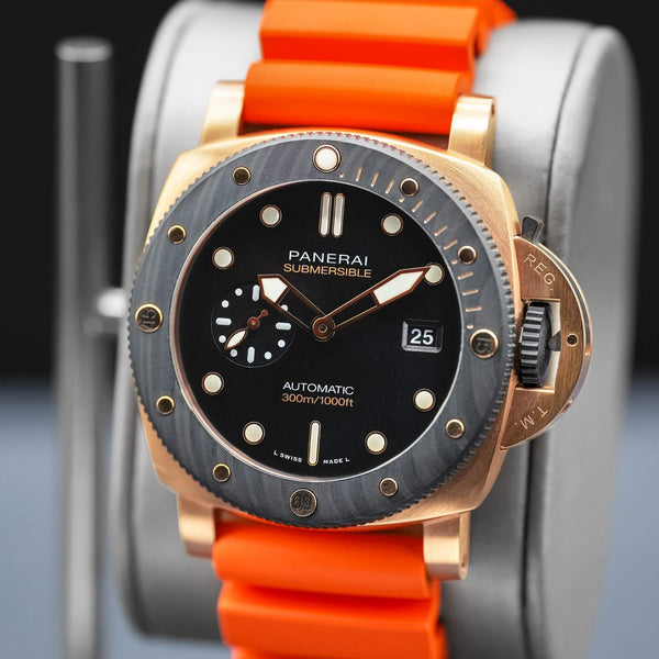 Close-up opposing view of Panerai Submersible QuarantaQuattro Goldtech Orocarbo PAM02070