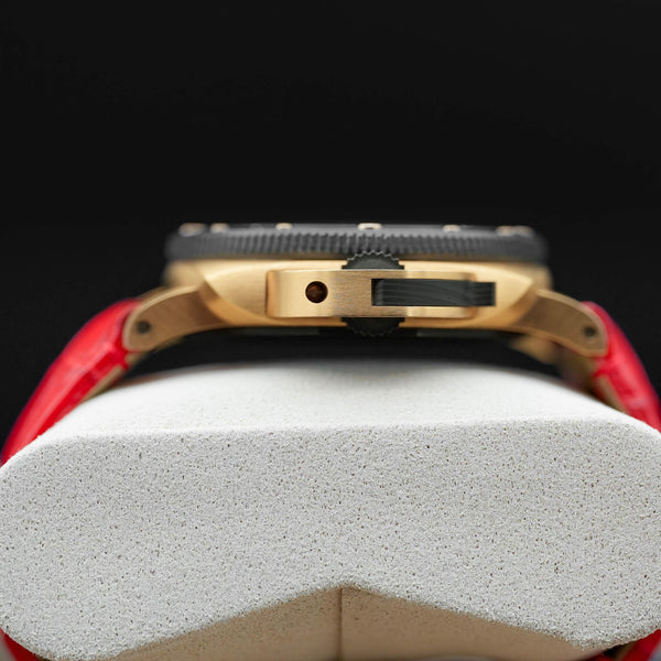 Opposite side view of Panerai Submersible QuarantaQuattro Goldtech Orocarbo PAM02070