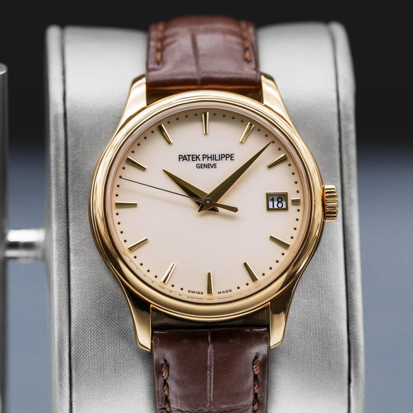 Central view of Patek Philippe Calatrava 5227J Ivory Dial