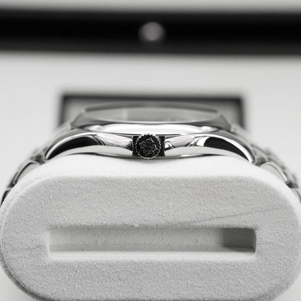 Side profile of Patek Philippe Complications World Time 5130/1G