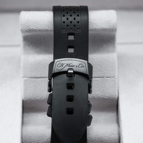 H. Moser & Cie Pioneer Centre Seconds 3200-1205 Funky Blue Fume Dial strap and buckle detail