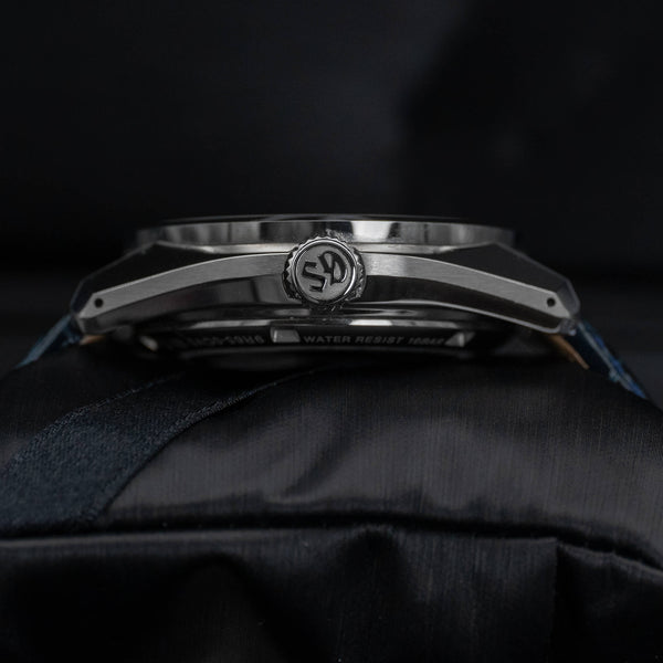 Opposite side view of Grand Seiko Soko Frost SBGA471 case
