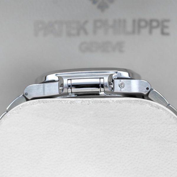 Side profile of Patek Philippe Nautilus 5980/1A-001 Blue Dial case
