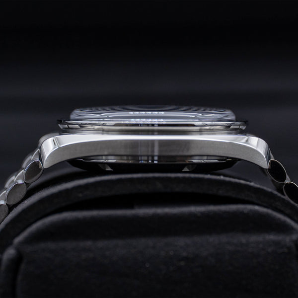 Side profile of Omega Speedmaster Professional Moonwatch “Sapphire Sandwich” case