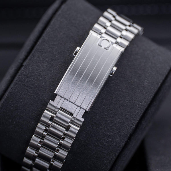 Omega Speedmaster Professional Moonwatch “Sapphire Sandwich” strap and buckle detail