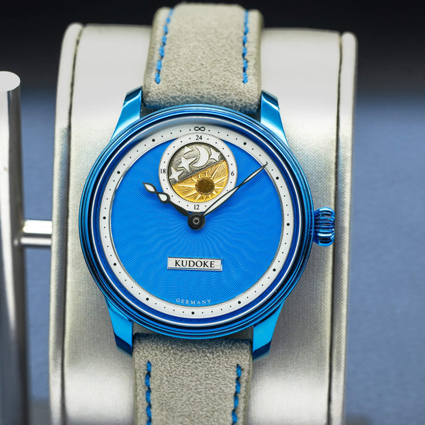 Slight angled view showing crown on Kudoke 2 “Starry Night” Limited Edition