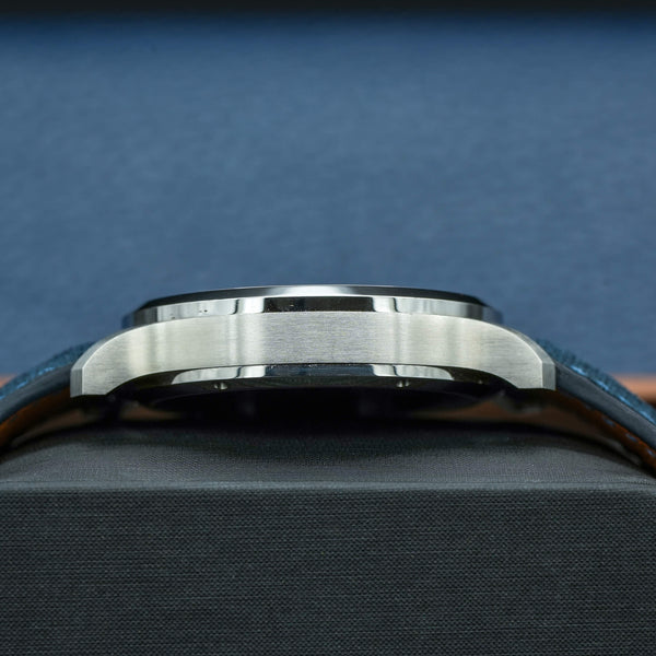 Opposite side view of J.N. Shapiro Infinity Custom Series case