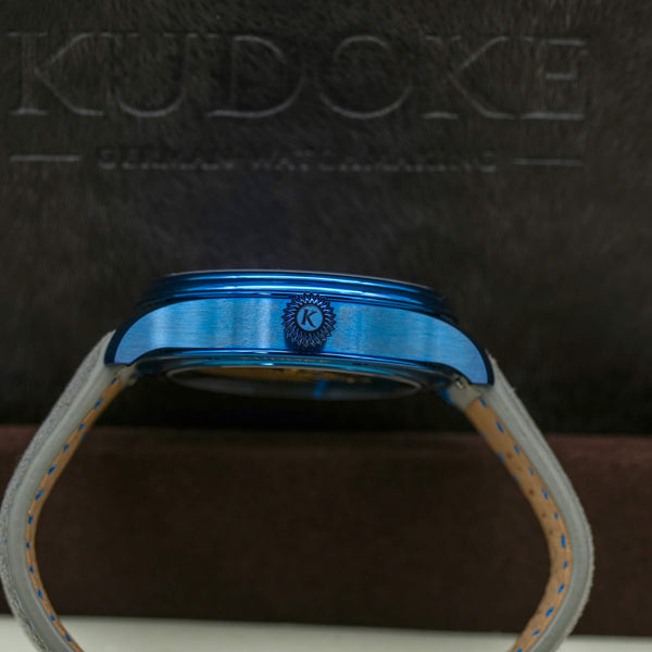 Side profile of Kudoke 2 “Starry Night” Limited Edition case