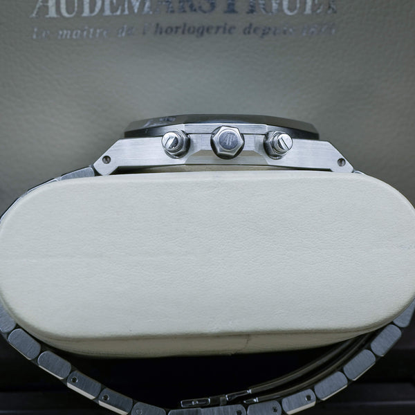 Side profile of Audemars Piguet Royal Oak Chronograph "Kasparov" 25860ST Blue Dial case