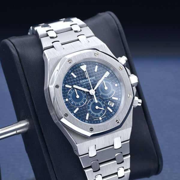 Angled view with reflection of Audemars Piguet Royal Oak Chronograph "Kasparov" 25860ST Blue Dial
