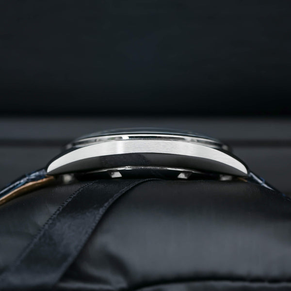 Opposite side view of Grand Seiko SBGK015 “Ryūsendō” case