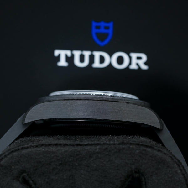 Opposite side view of Tudor Black Bay “Carbon 25” M79377KN case