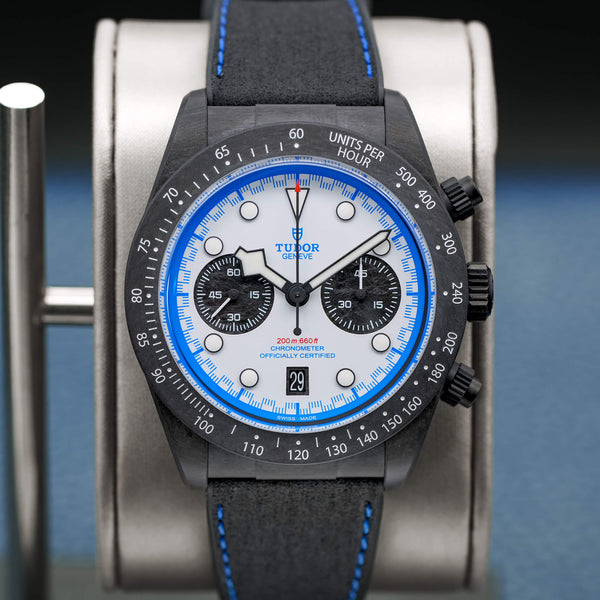 Central view of Tudor Black Bay “Carbon 25” M79377KN