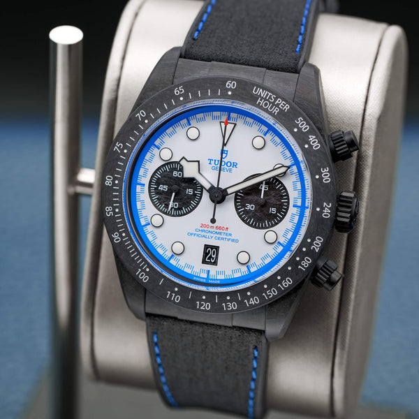 Close-up opposing view of Tudor Black Bay “Carbon 25” M79377KN