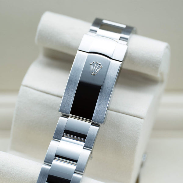 Rolex Datejust 126334 Black Diamond Dial strap and buckle detail