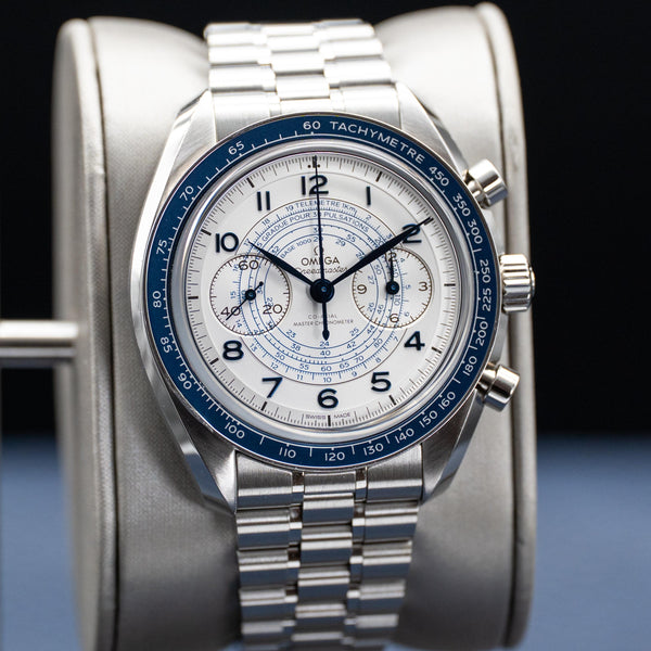 Slight angled view of Omega Speedmaster Chronoscope White Dial