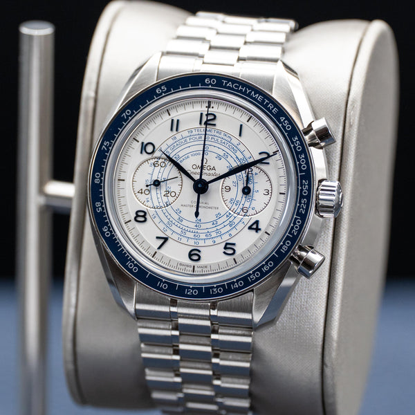 Close-up opposing view of Omega Speedmaster Chronoscope White Dial