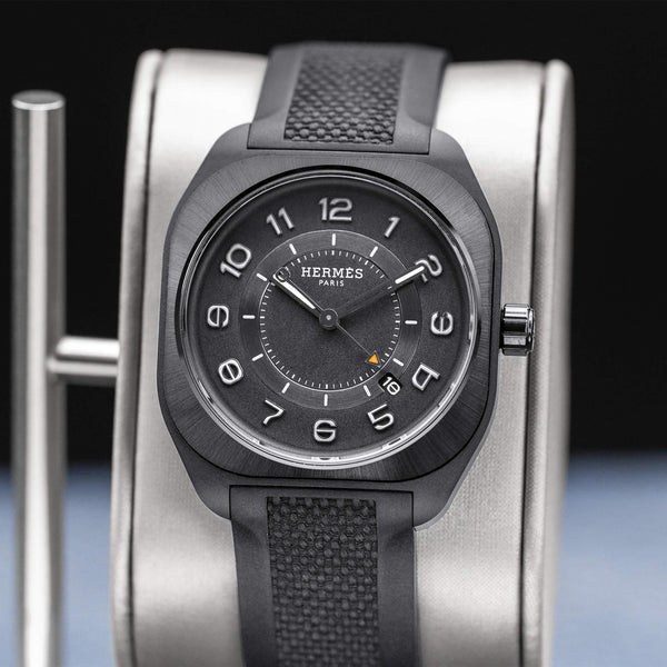 Slight angled view showing crown on Hermes H08 SP1.742