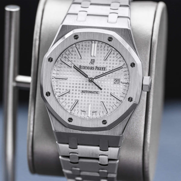 Close-up opposing view of Audemars Piguet Royal Oak 15400ST White Dial