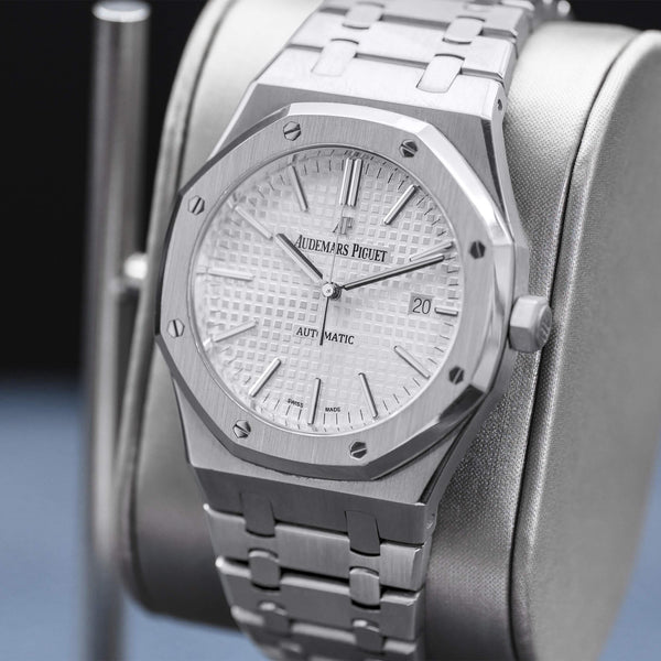 Angled opposing view with reflection of Audemars Piguet Royal Oak 15400ST White Dial
