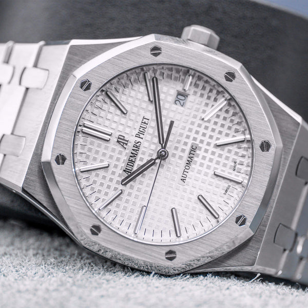 Angled macro view of Audemars Piguet Royal Oak 15400ST White Dial
