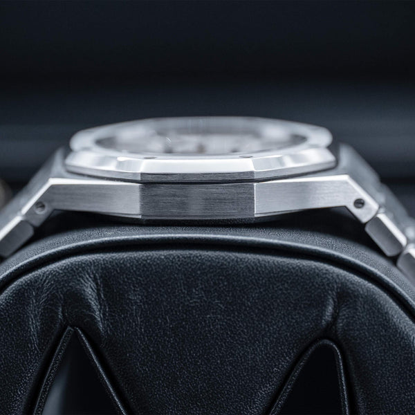 Side profile of Audemars Piguet Royal Oak 15400ST White Dial