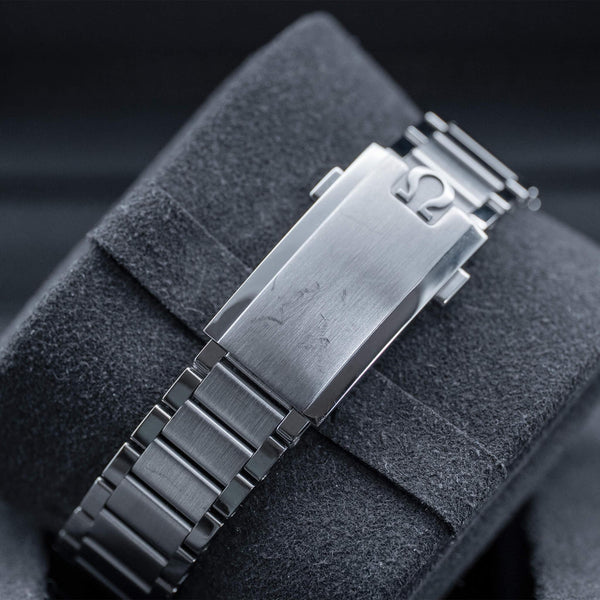 Omega Speedmaster FOiS 39.7mm 2025 strap and buckle detail