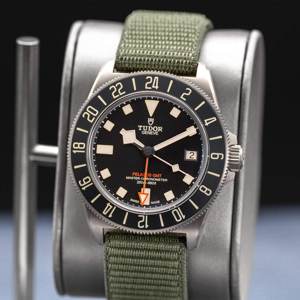 Close-up opposing view of Tudor Pelagos FXD GMT M2542G267NU