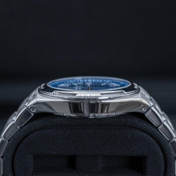 Side profile of Vacheron Constantin Overseas 4500V Blue Dial