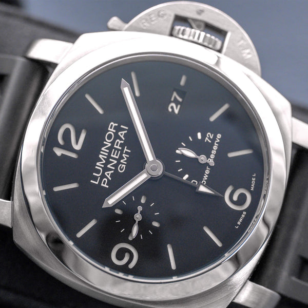 Angled macro view of Panerai Luminor Marina PAM00321 Black Dial