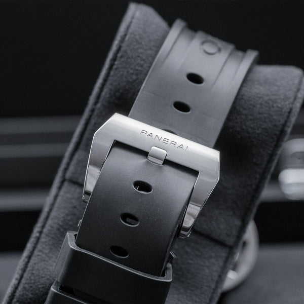 Panerai Luminor Marina PAM00321 Black Dial strap and buckle detail