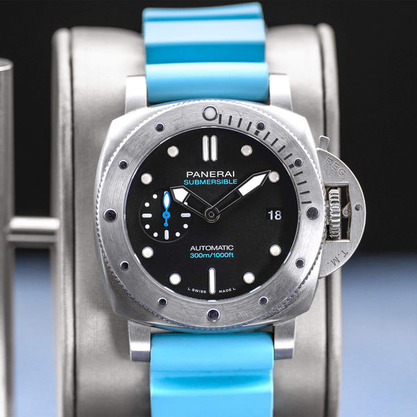 Central view of Panerai Submersible PAM02973 Black Dial