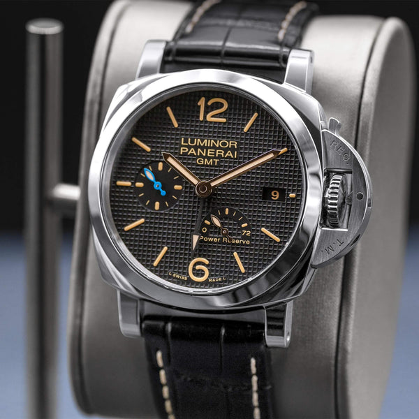 Close-up opposing view of Panerai Luminor 1950 3 Days GMT PAM01537 Black Dial
