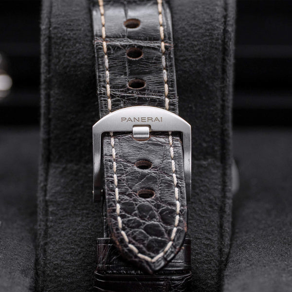 Panerai Luminor 1950 3 Days GMT PAM01537 Black Dial strap and buckle detail