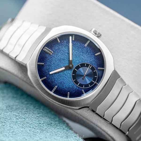Front view of H.Moser & Cie Streamliner Blue Enamel 6500-1200