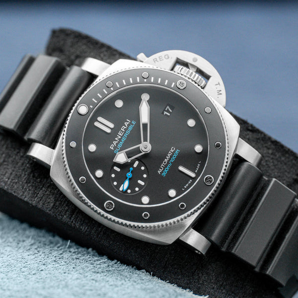 Panerai Luminor Submersible PAM00683 42mm Box & Papers