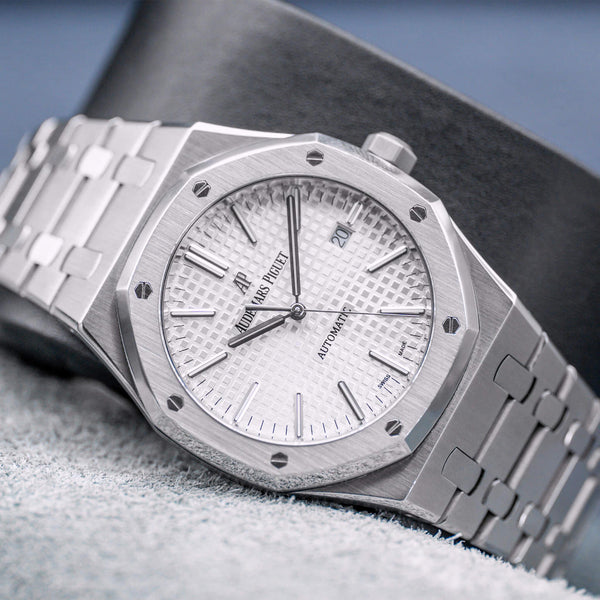 Further front view of Audemars Piguet Royal Oak 15400ST