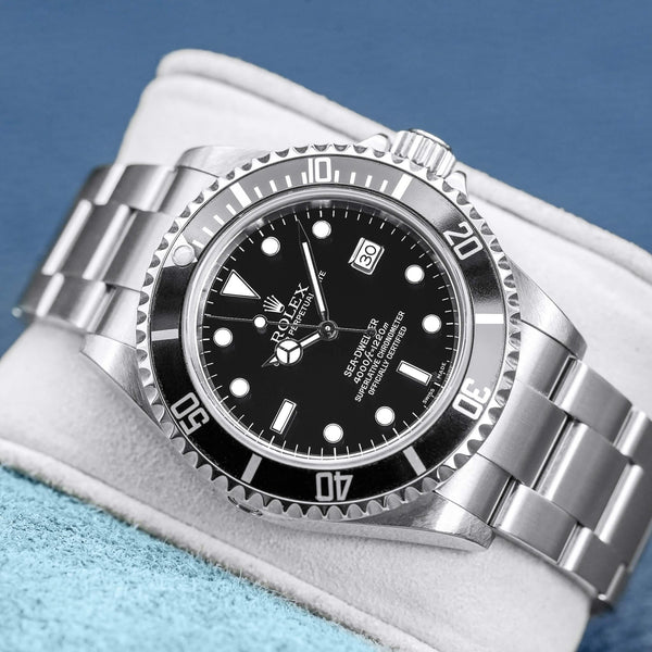 Front view of Rolex Sea-Dweller 16600 Black Dial