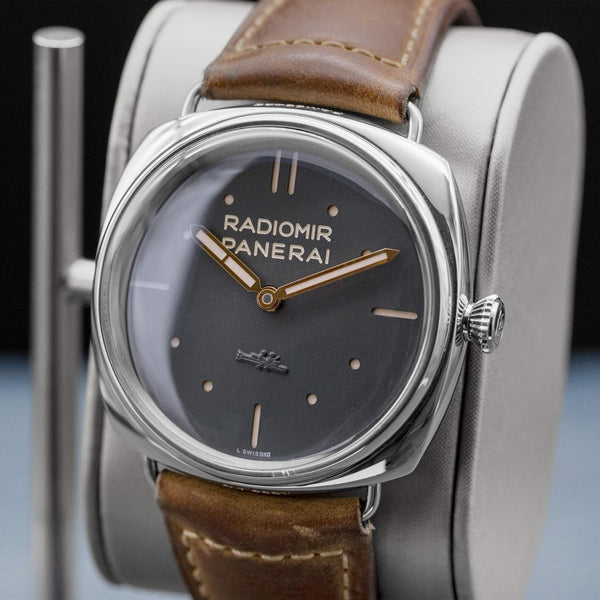 Angled opposing view with reflection of Panerai Radiomir 3 Days 47mm PAM00425